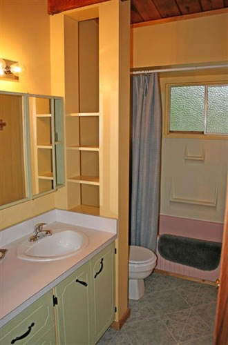 Schooner View Cottage, North Pender Island Accommodation